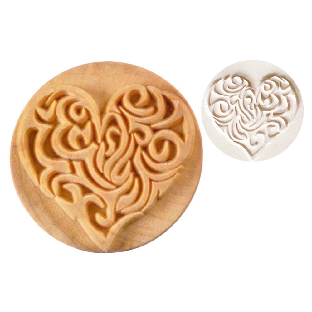 Tampon décoratif bois rond 6 cm - CŒUR NERVURE - N°18